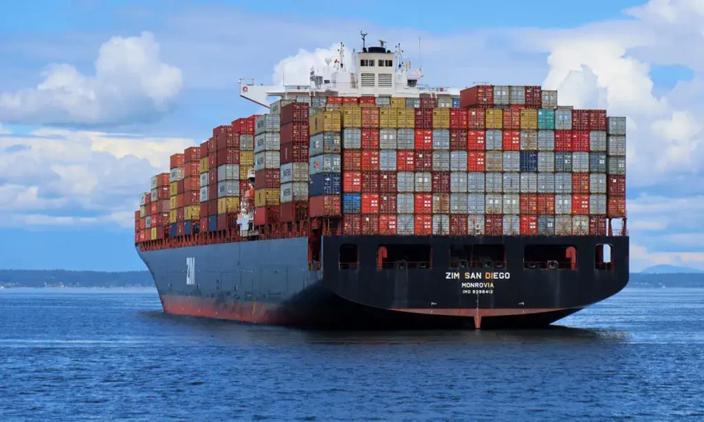 A container ship<br />
